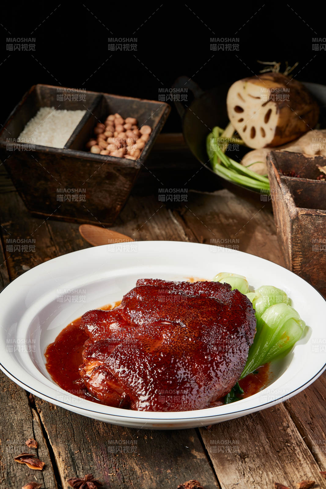 红烧酥皮猪肘子图片