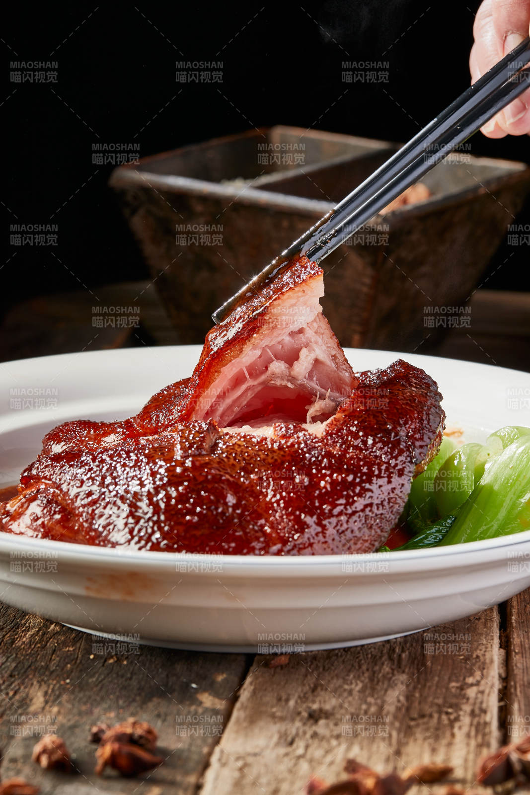 红烧酥皮猪肘子图片