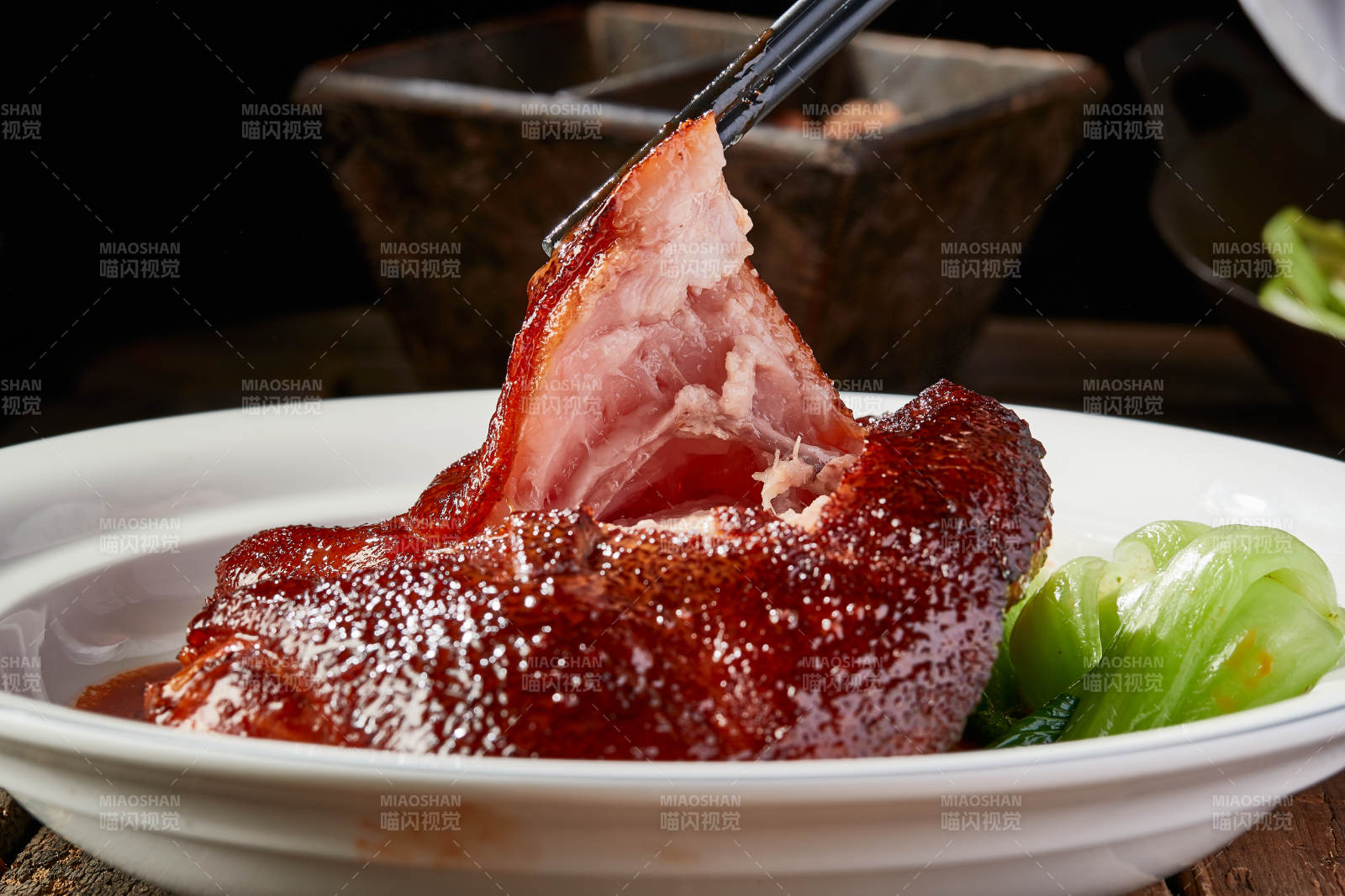 红烧酥皮猪肘子图片