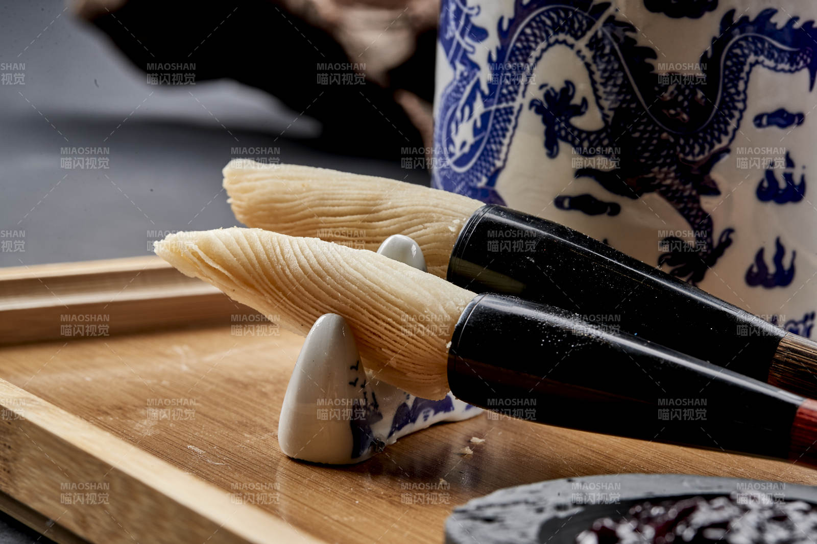 充满文化韵味的创意美食毛笔酥图片