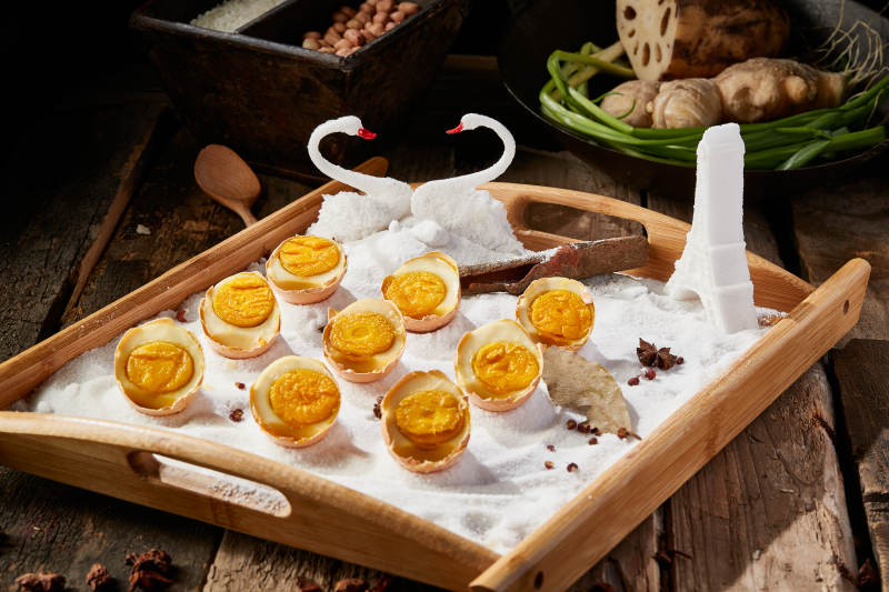 分切爆腌海鸭蛋图片