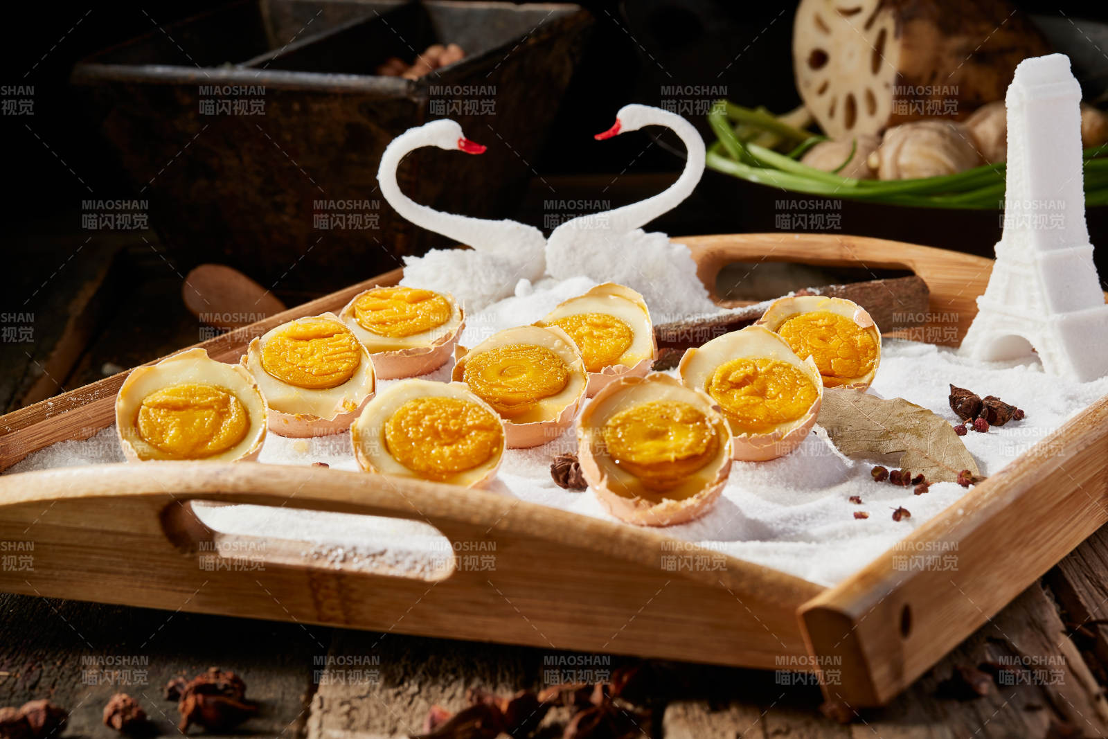 分切爆腌海鸭蛋图片