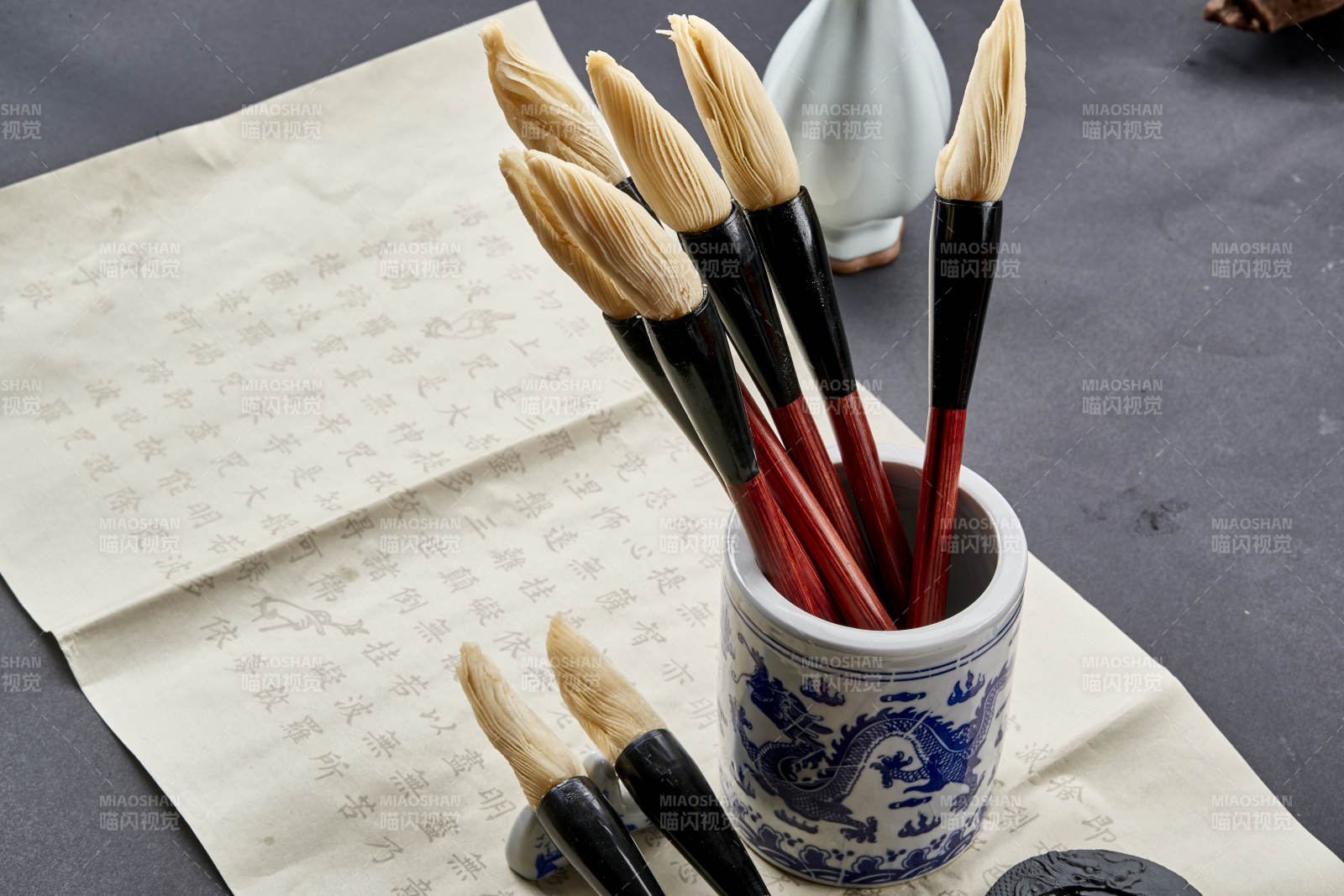 充满文化韵味的创意美食毛笔酥图片