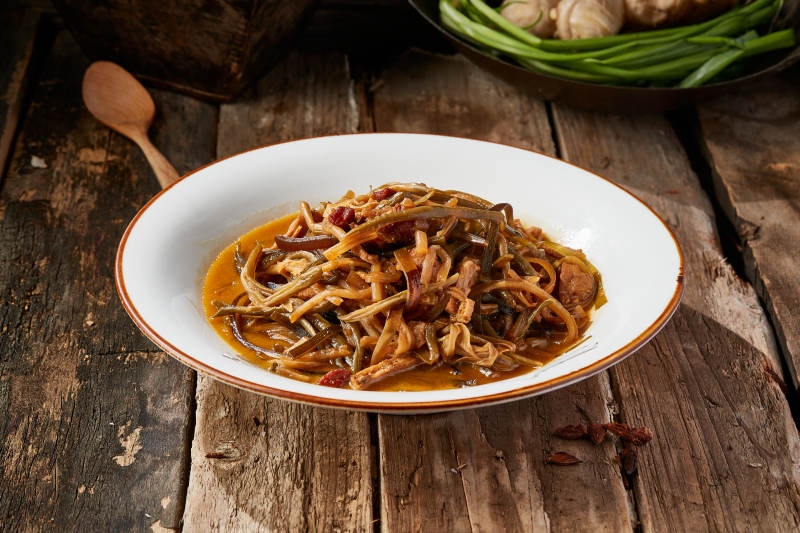 海带豆干黄花菜炖红烧肉图片