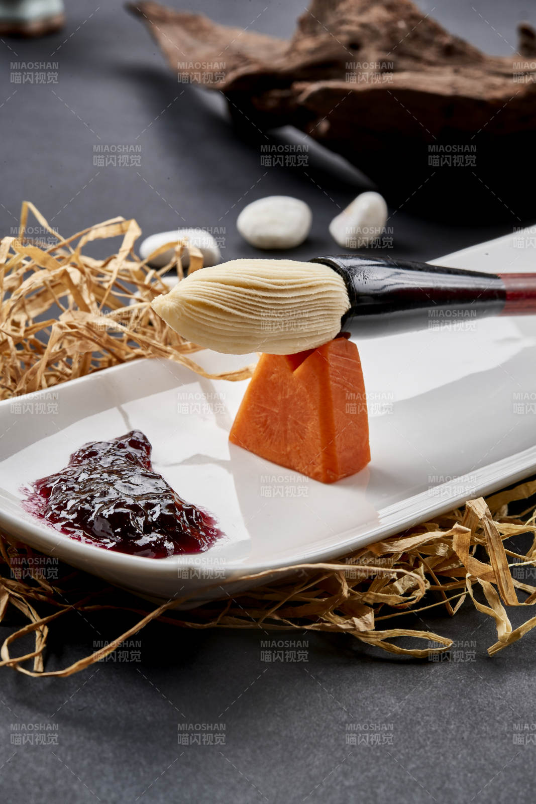 充满文化韵味的创意美食毛笔酥图片