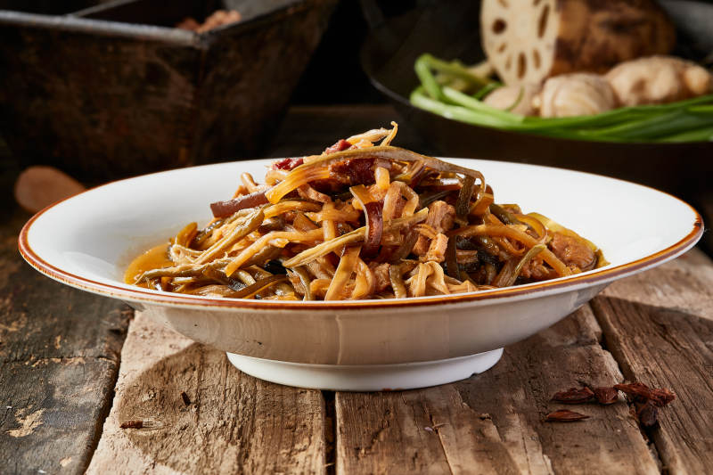 海带豆干黄花菜炖红烧肉图片