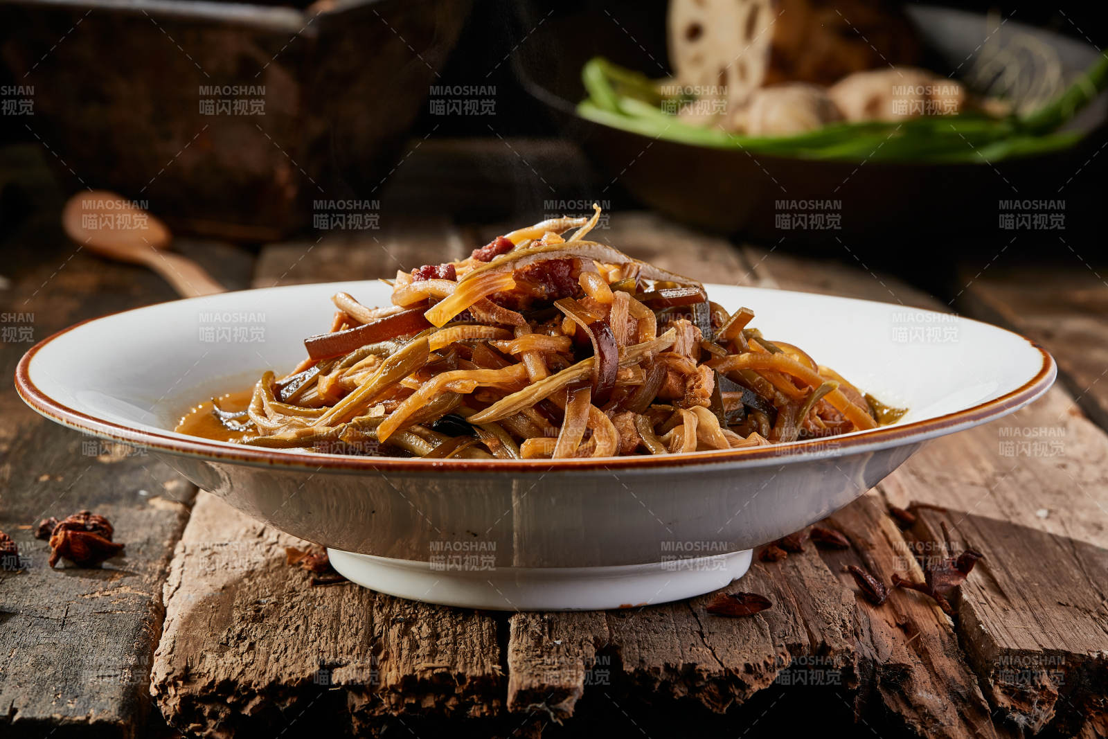 海带豆干黄花菜炖红烧肉图片