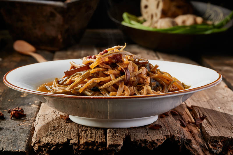 海带豆干黄花菜炖红烧肉图片