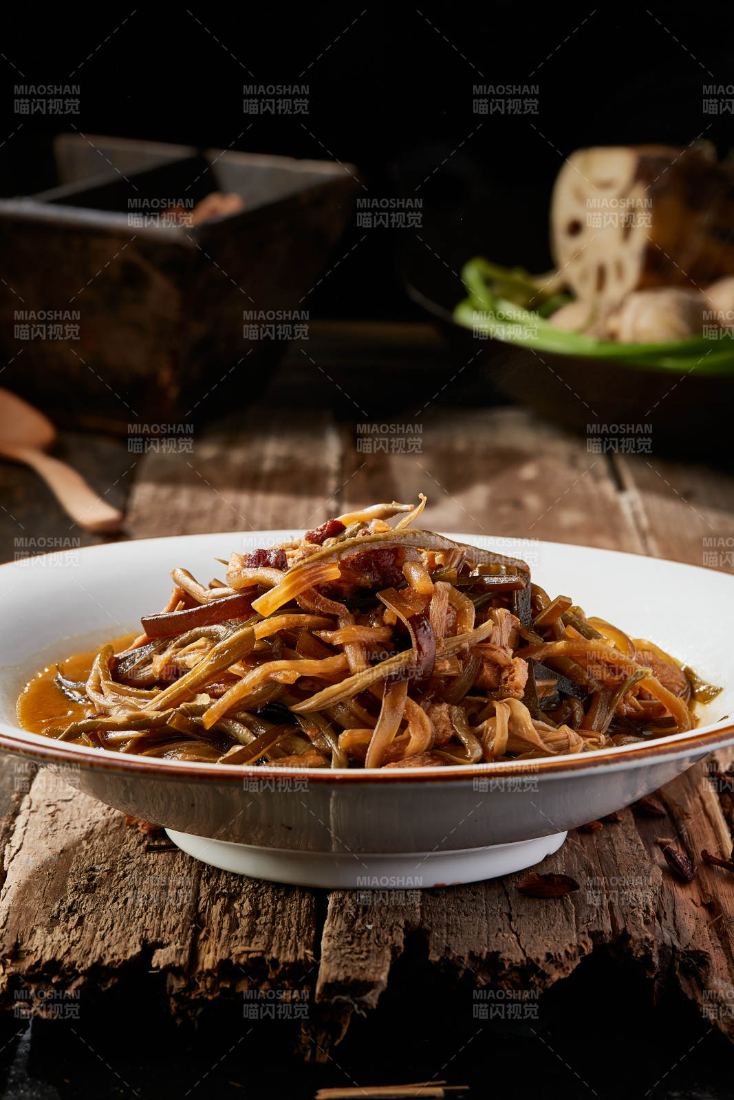 海带豆干黄花菜炖红烧肉图片