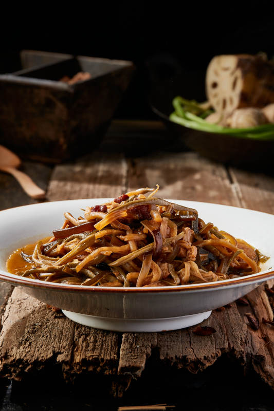 海带豆干黄花菜炖红烧肉图片