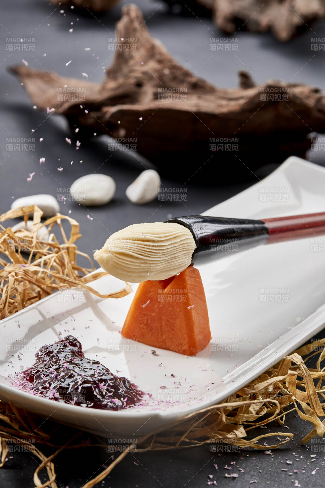 充满文化韵味的创意美食毛笔酥图片