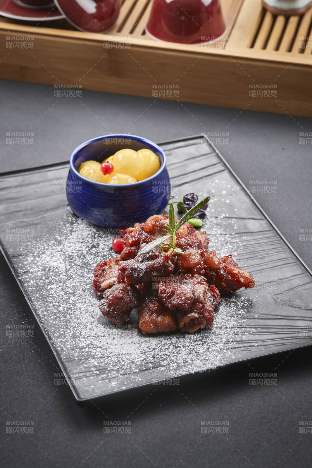 精美凉菜撒粉糖醋小排骨图片