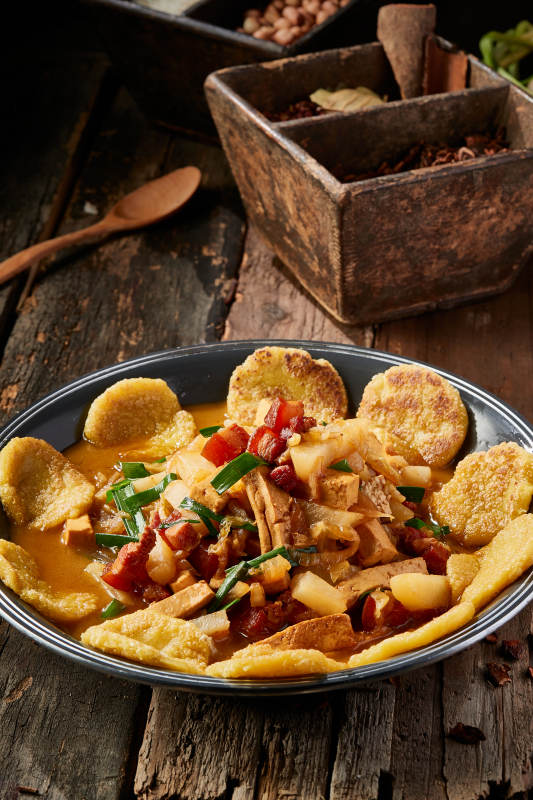 农家乱炖配拿糕图片