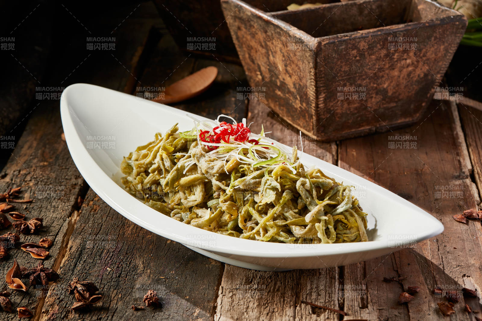 凉拌挂粉野黄花菜图片