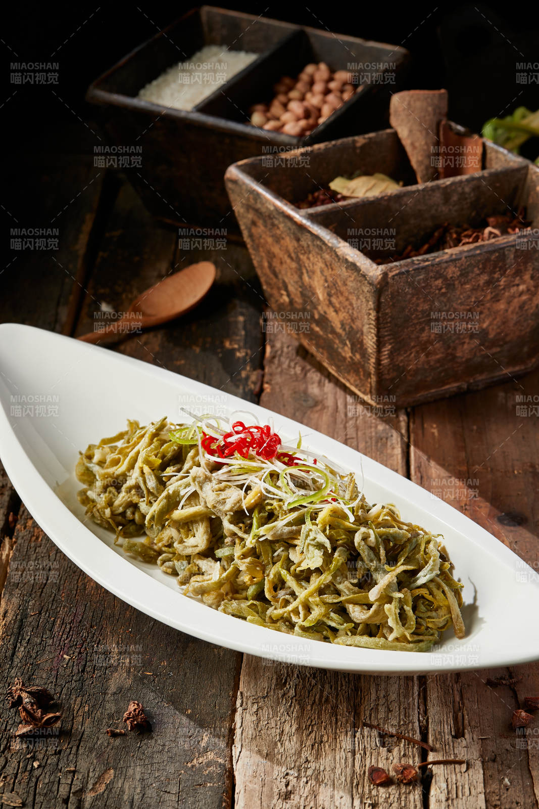 凉拌挂粉野黄花菜图片