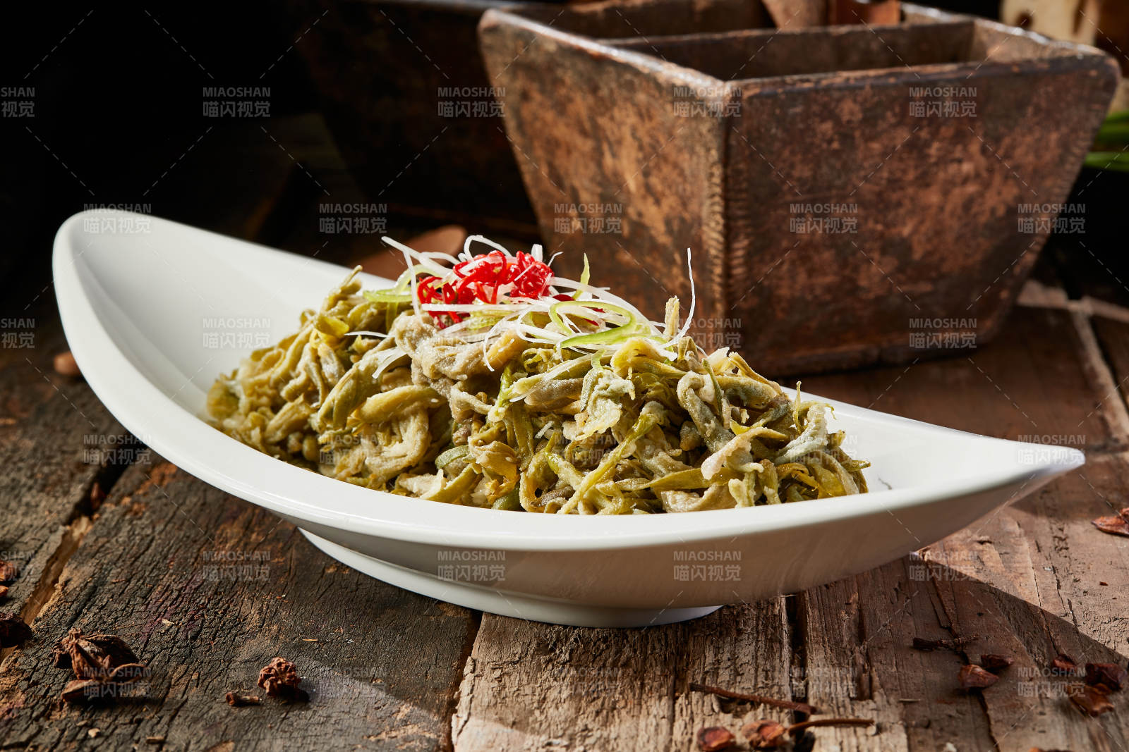 凉拌挂粉野黄花菜图片