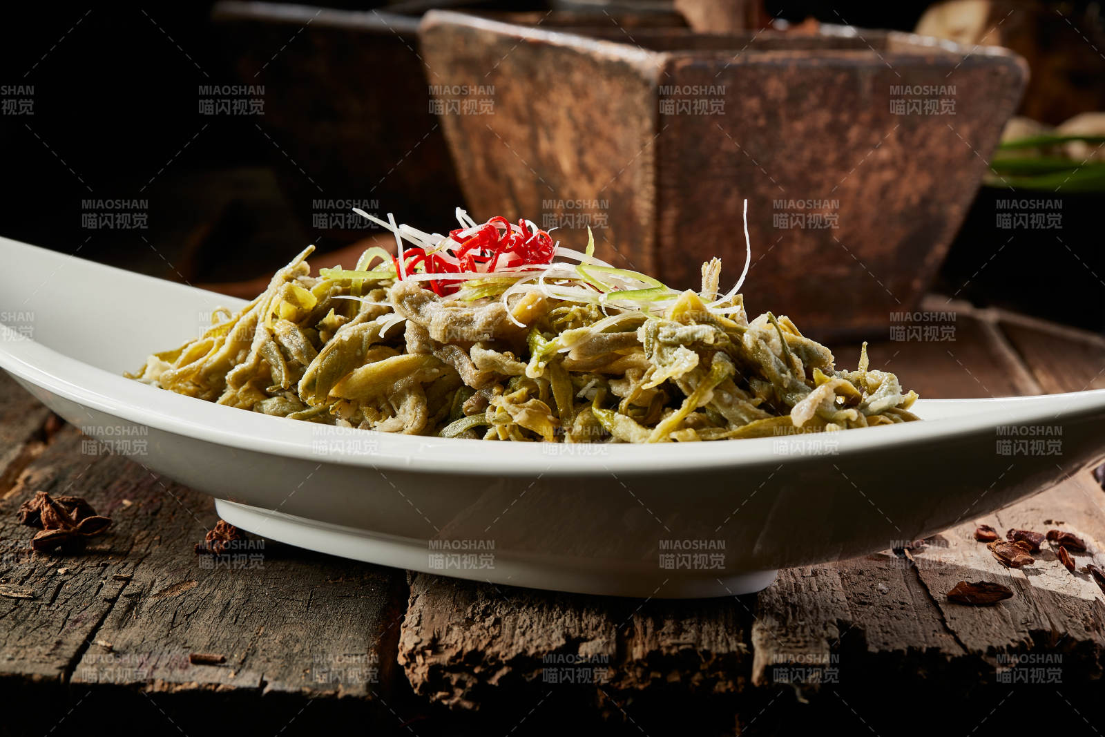 凉拌挂粉野黄花菜图片