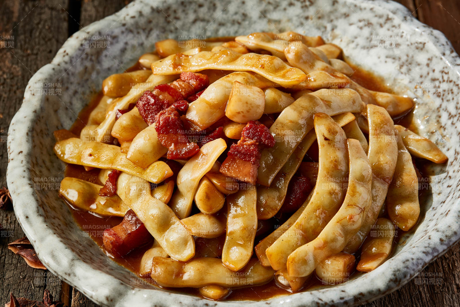 红烧肉炖豆角图片