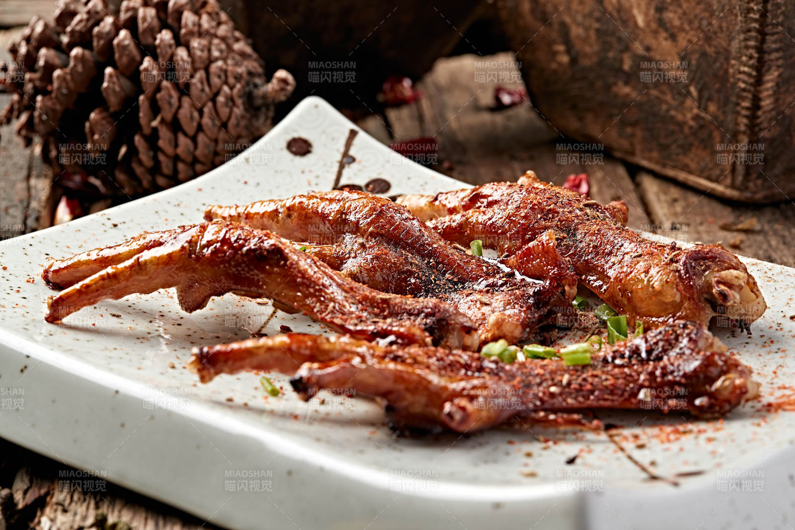 炭烤生鸡脚图片