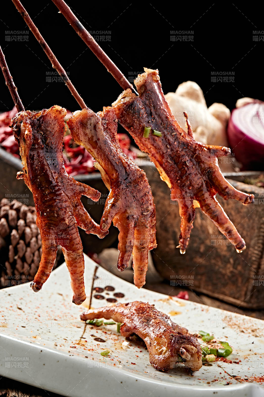 炭烤生鸡脚图片