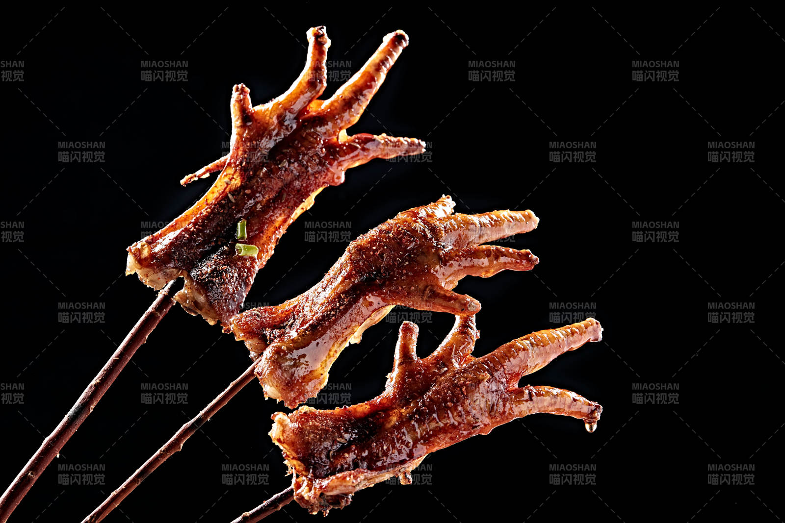 炭烤生鸡脚图片