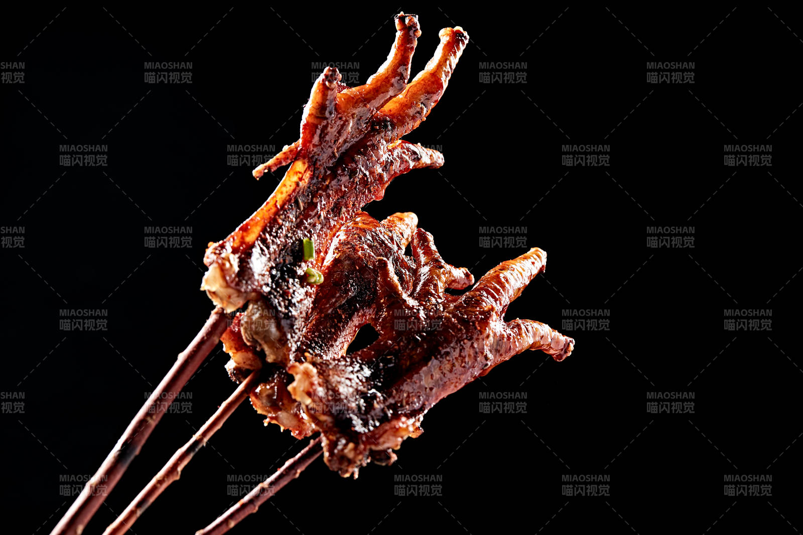 炭烤生鸡脚图片