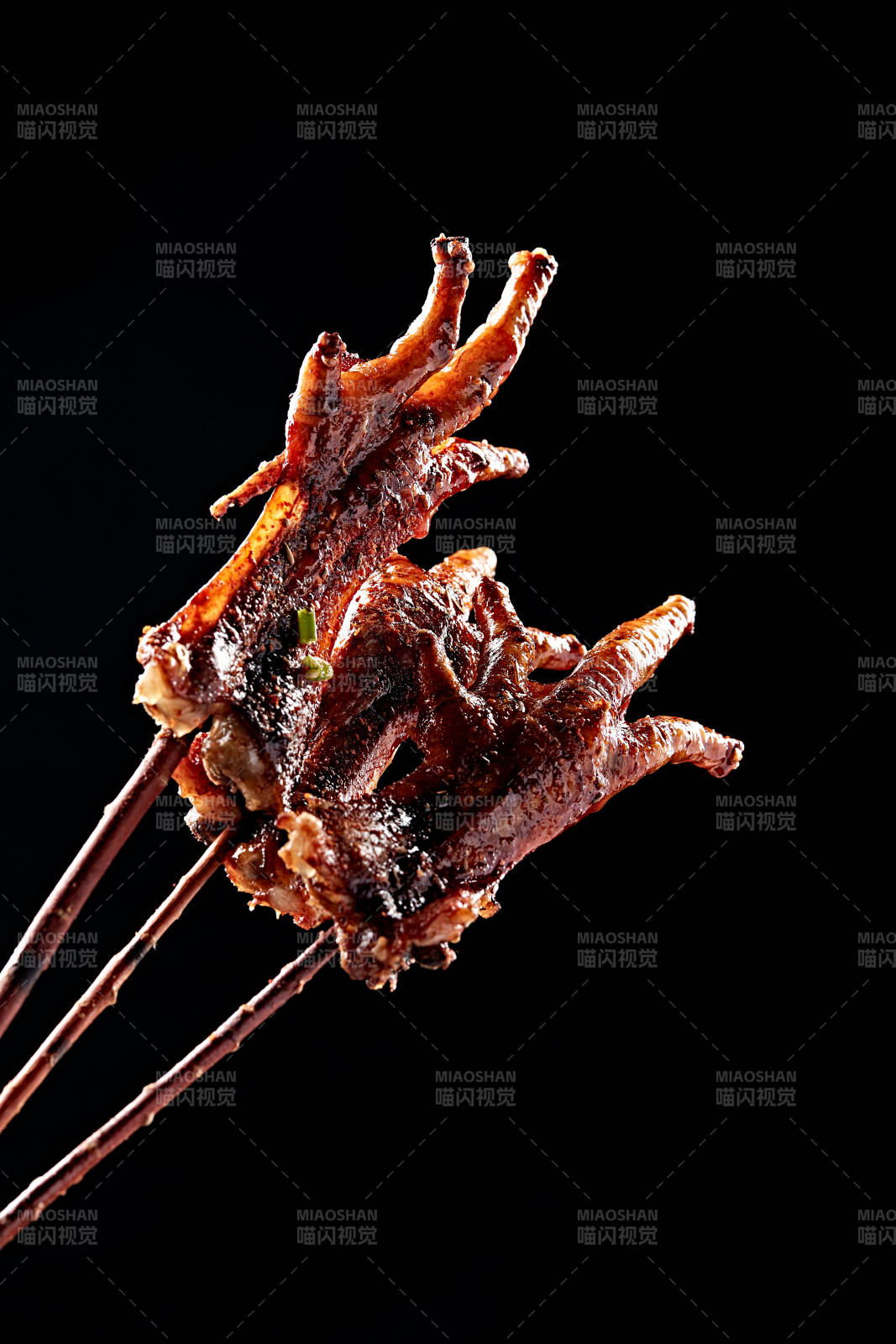 炭烤生鸡脚图片