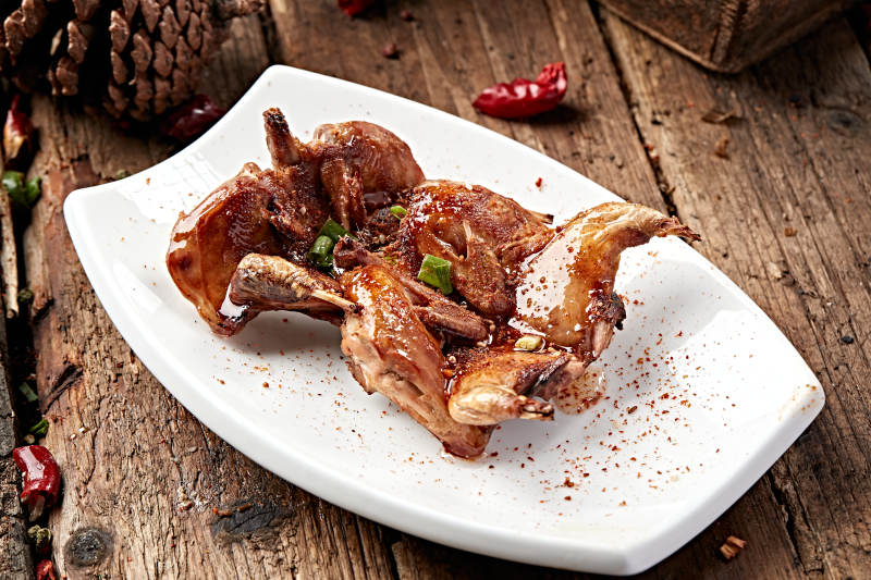 炭烤养殖鹌鹑图片