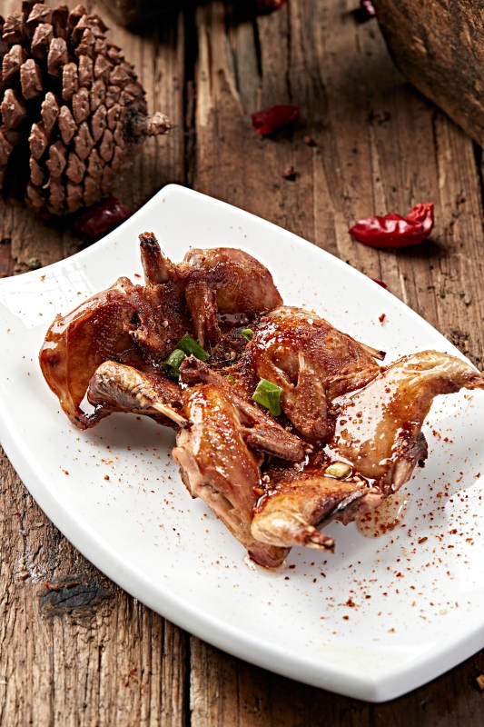 炭烤养殖鹌鹑图片