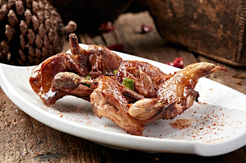 炭烤养殖鹌鹑图片