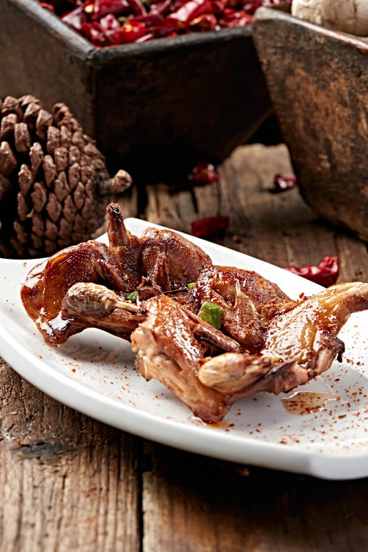 炭烤养殖鹌鹑图片