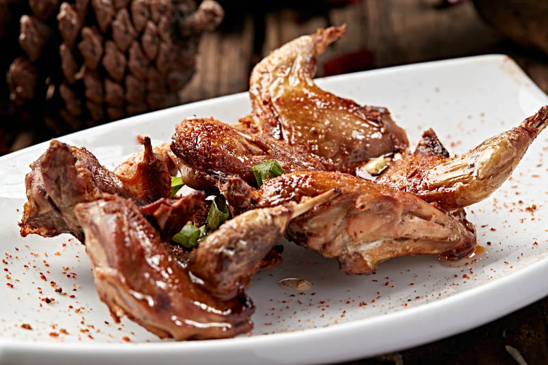 炭烤养殖鹌鹑图片