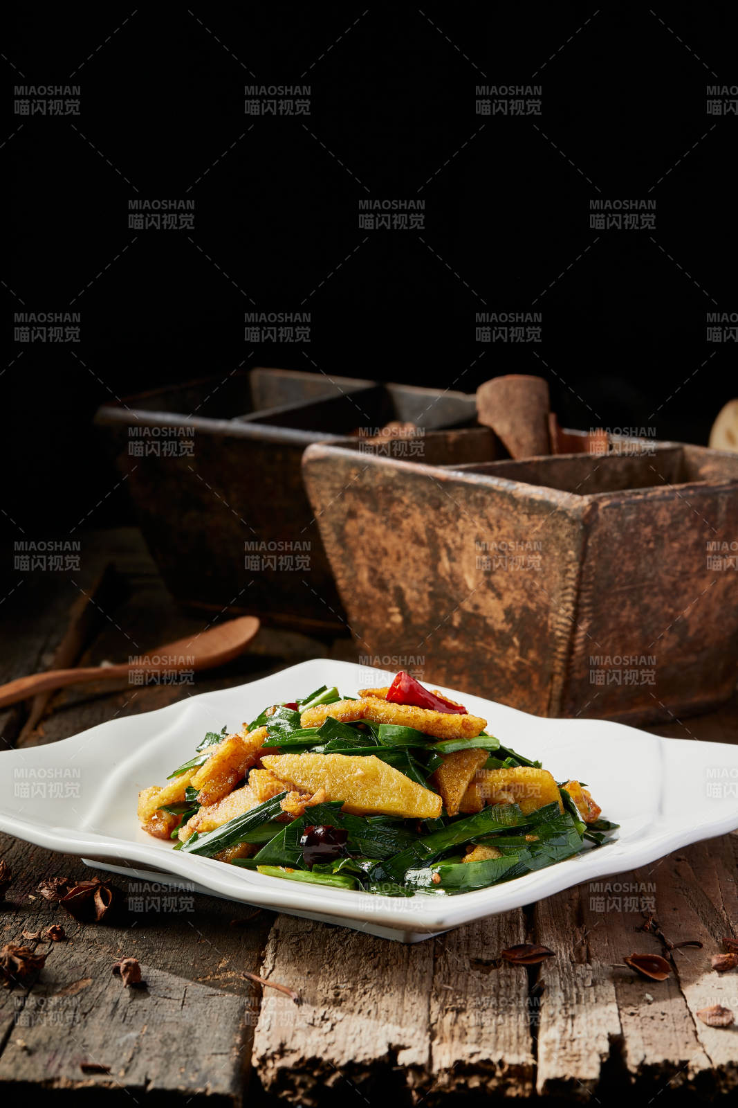 韭菜小炒绿豆粉饹馇图片