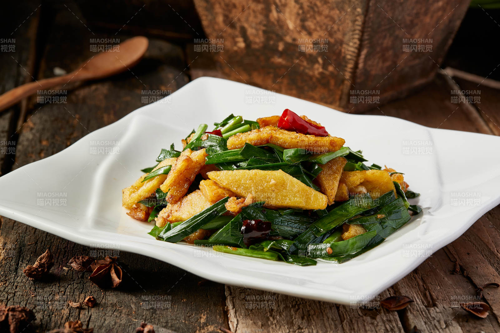 韭菜小炒绿豆粉饹馇图片