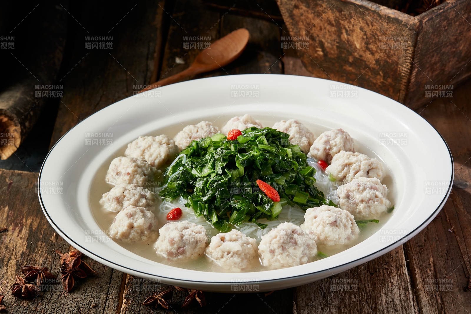 菠菜粉丝枸杞丸子汤图片