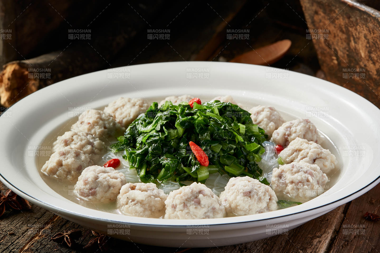 菠菜粉丝枸杞丸子汤图片