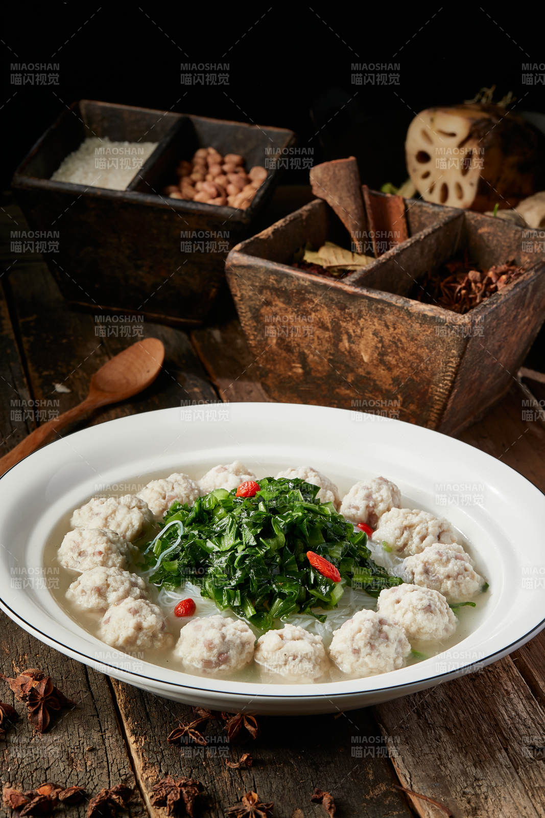 菠菜粉丝枸杞丸子汤图片