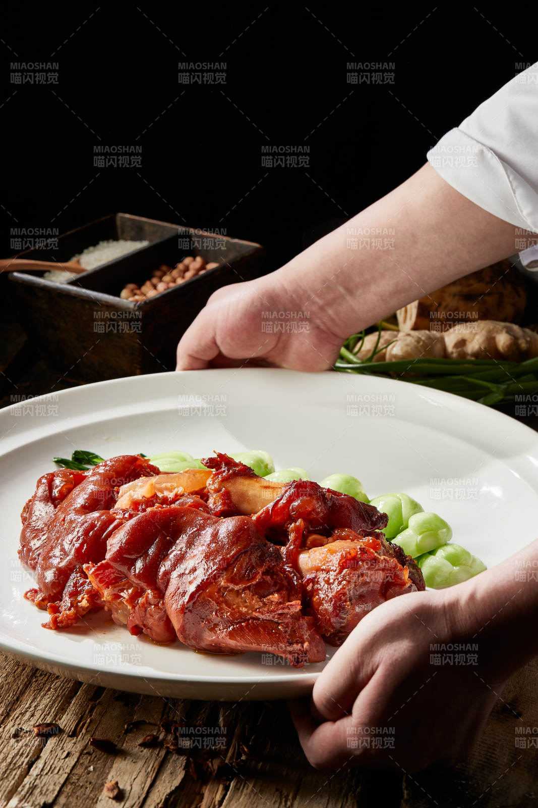 红烧软烂大牛蹄图片