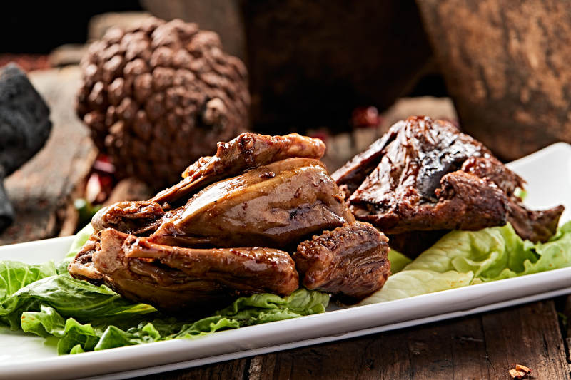 酱香卤味乳鸽图片