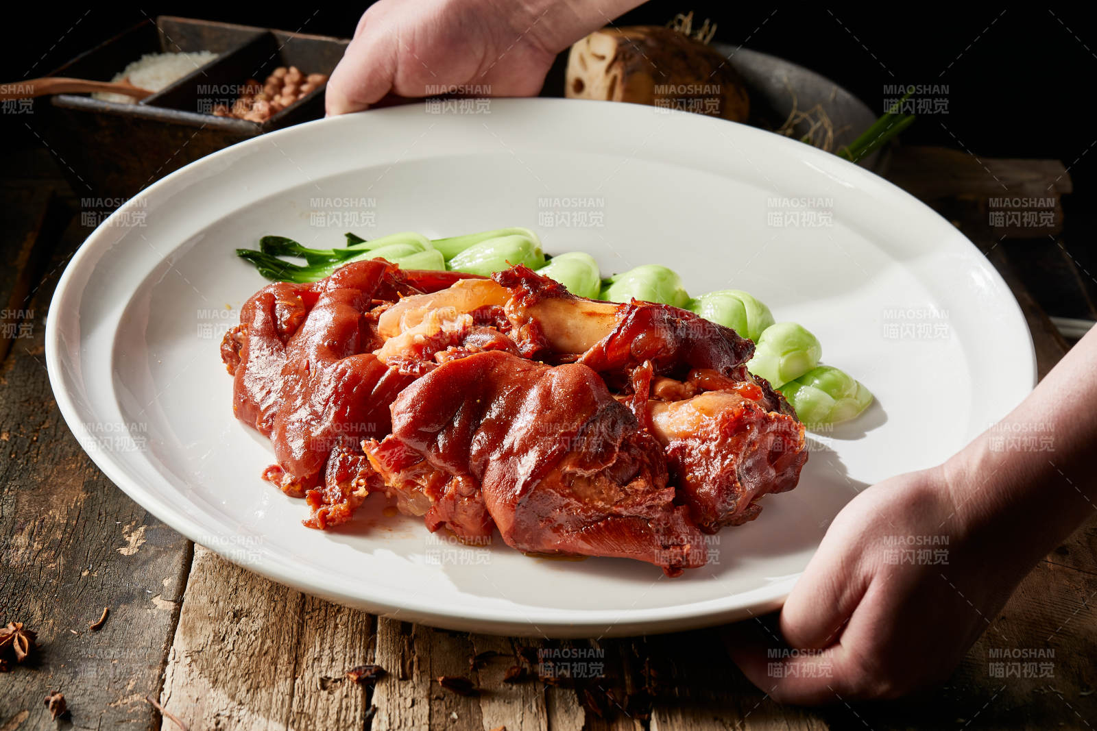 红烧软烂大牛蹄图片