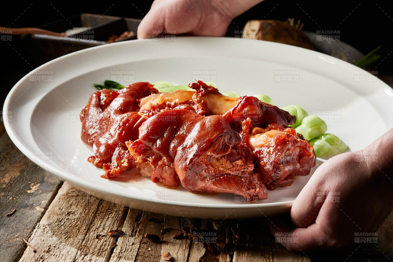 红烧软烂大牛蹄图片