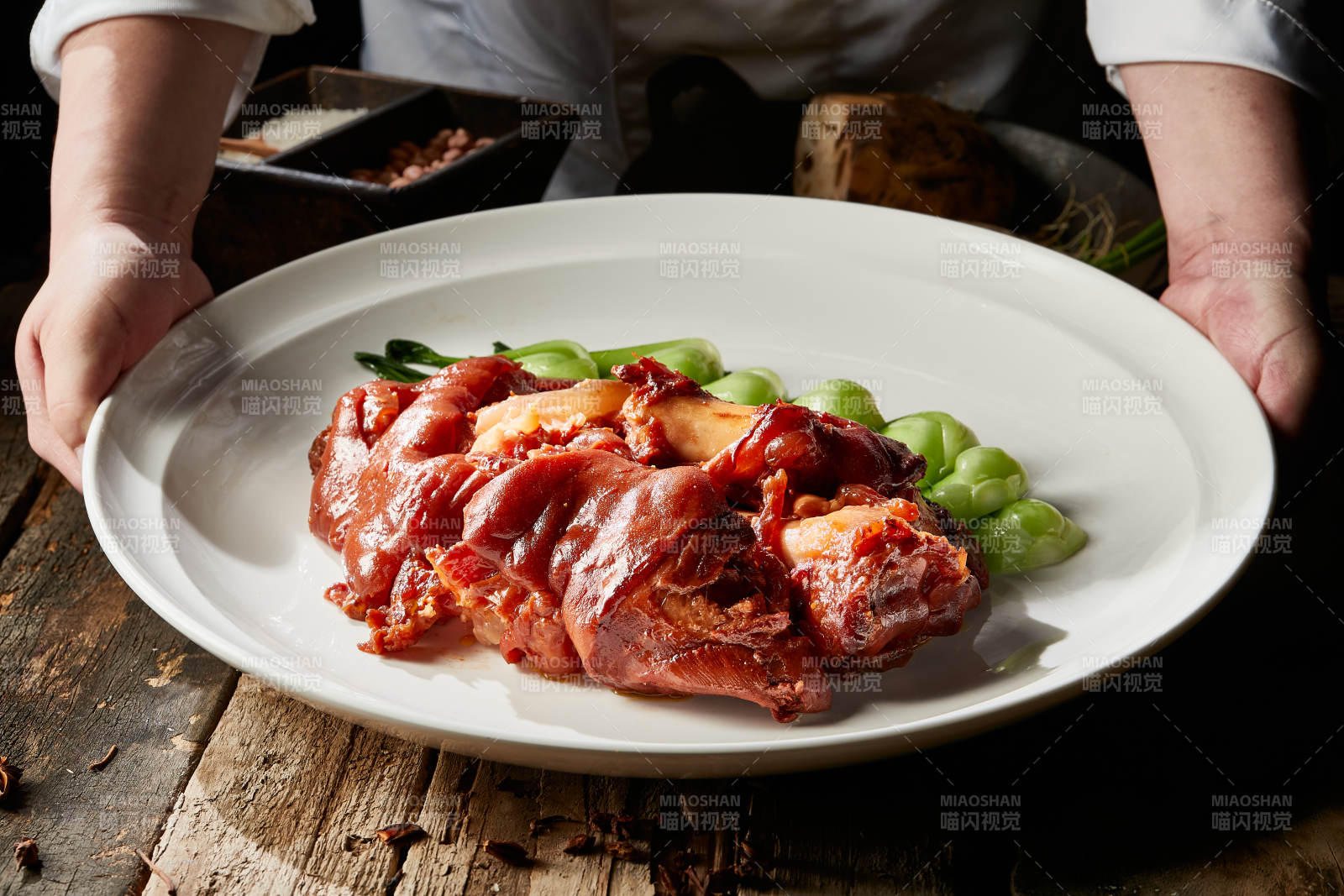 红烧软烂大牛蹄图片