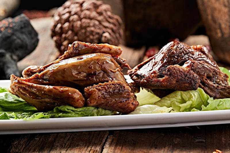 酱香卤味乳鸽图片