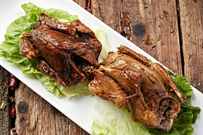 酱香卤味乳鸽图片