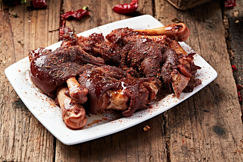 炭烤卤猪脚图片