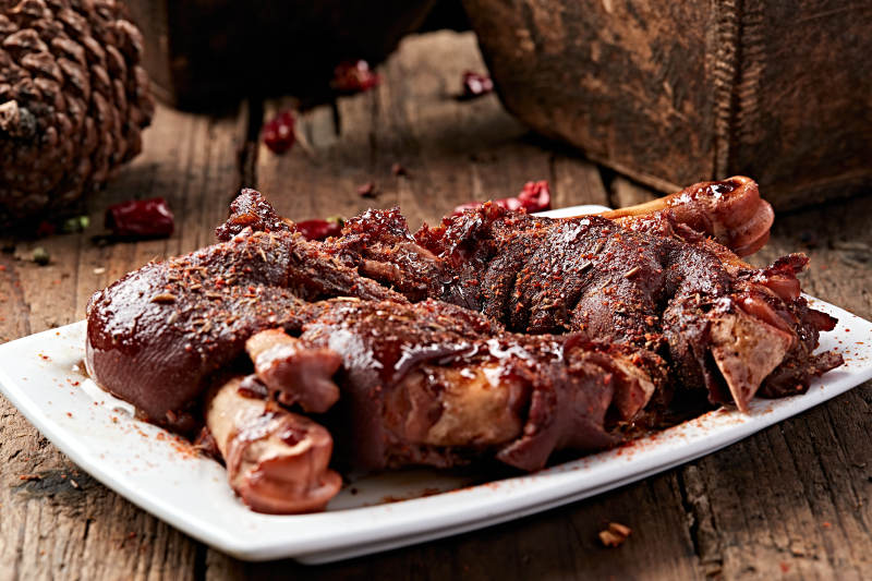 炭烤卤猪脚图片