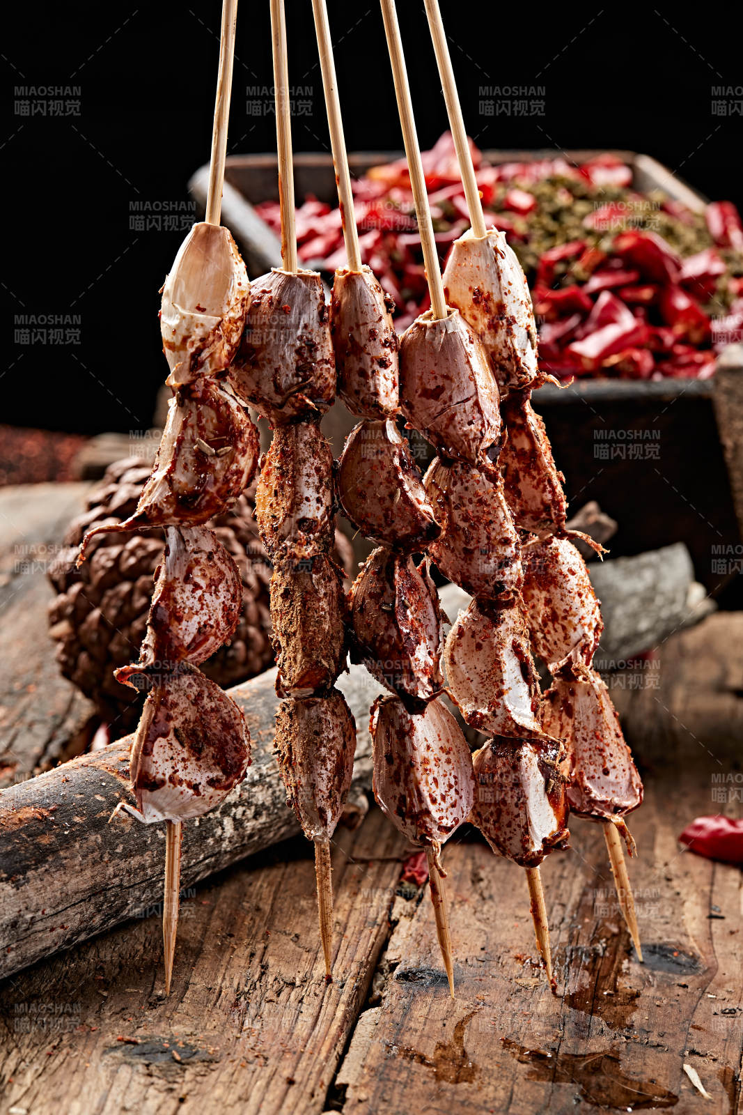 炭烤新鲜大蒜瓣图片