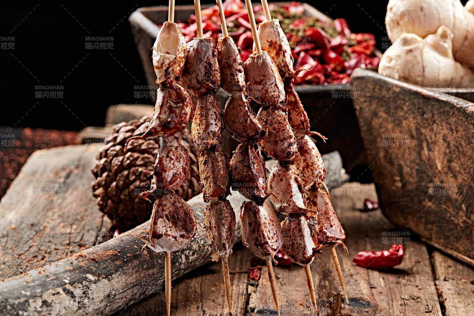 炭烤新鲜大蒜瓣图片