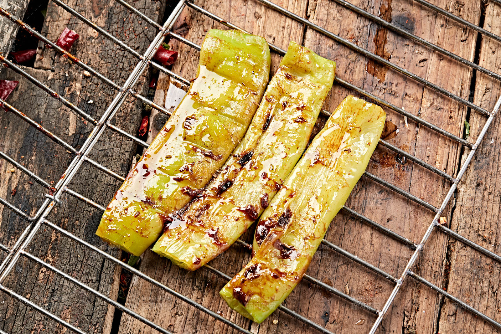 炭烤青辣椒图片