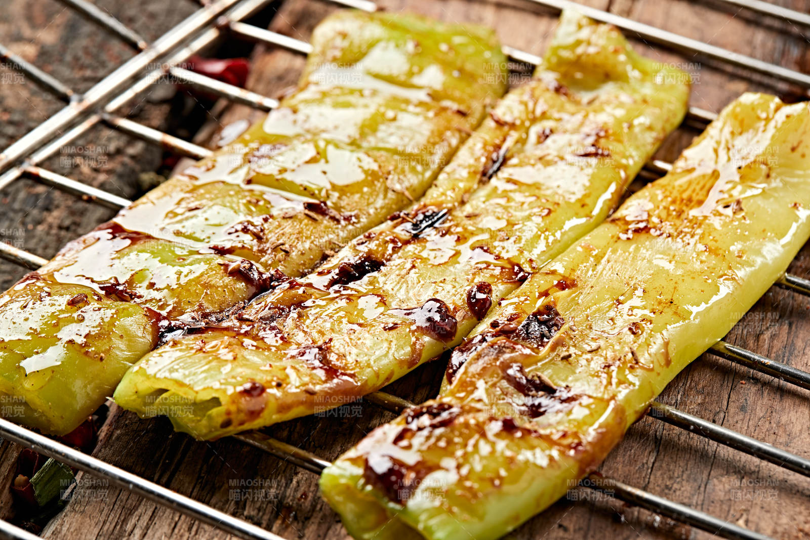 炭烤青辣椒图片